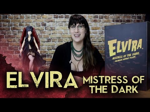 What's in Elvira's box?? Transgender hostess reviews the Elvira In Coffin Premium format statue