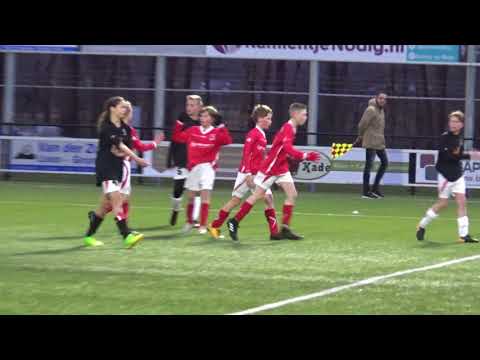 De eerste helft Advendo JO13-1 - DOVO JO13-2