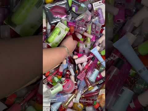 This Lucky Scoop Was SUPER Lucky! 😍🤭 #shorts #lipgloss #cosmetics #beauty #makeup #luckyscoop