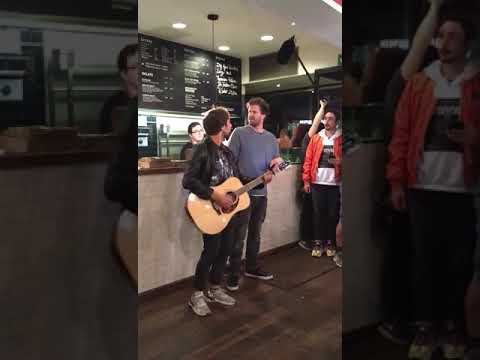 Luke Mockridge Eko Fresh und Max Giesinger performen in dem Burger Laden "Fette Kuh" in Köln 2019