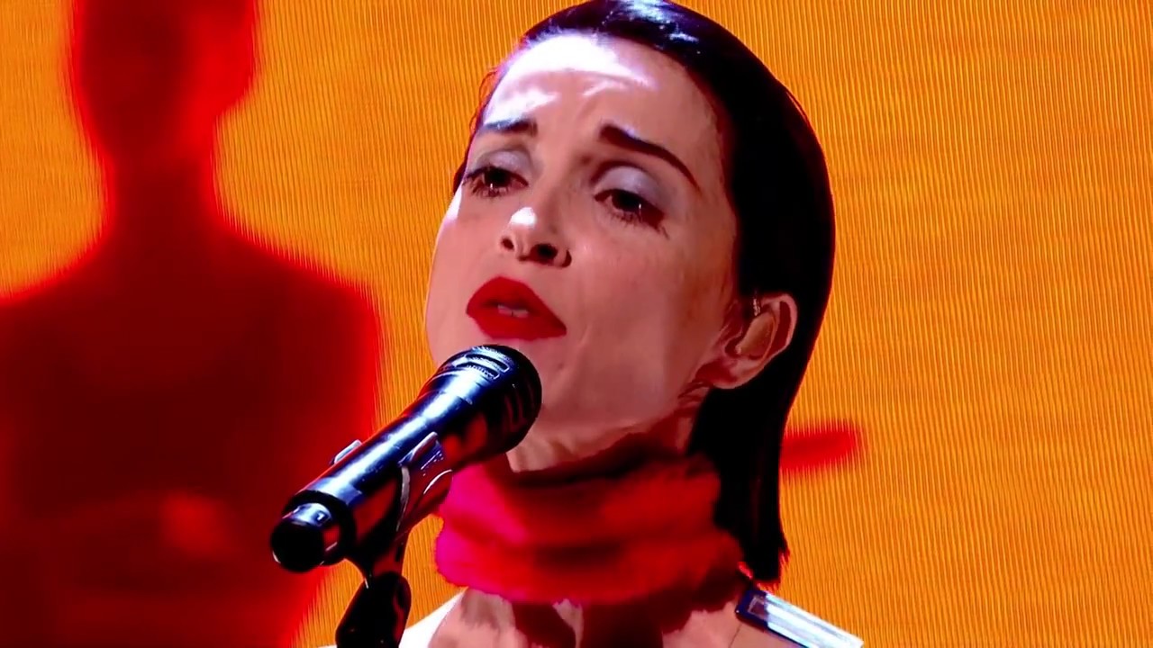 St. Vincent - Los Ageless (live at The Graham Norton Show) - YouTube