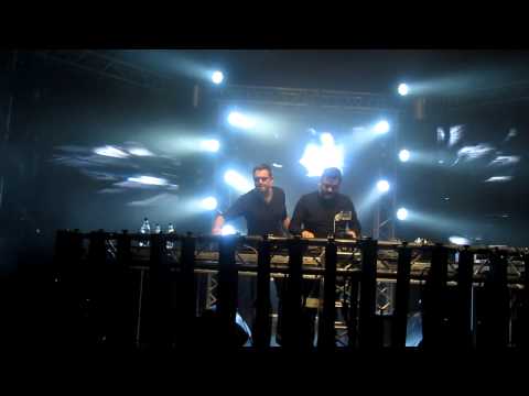 Daniel Kandi vs Ferry Tayle - Clash of the Gods