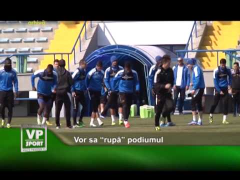 Vor sa “rupă” podiumul