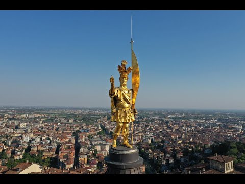 La statua dorata della Cattedrale di Sant'Alessandro a Bergamo. Pillola di BergamodallaTerrazza
