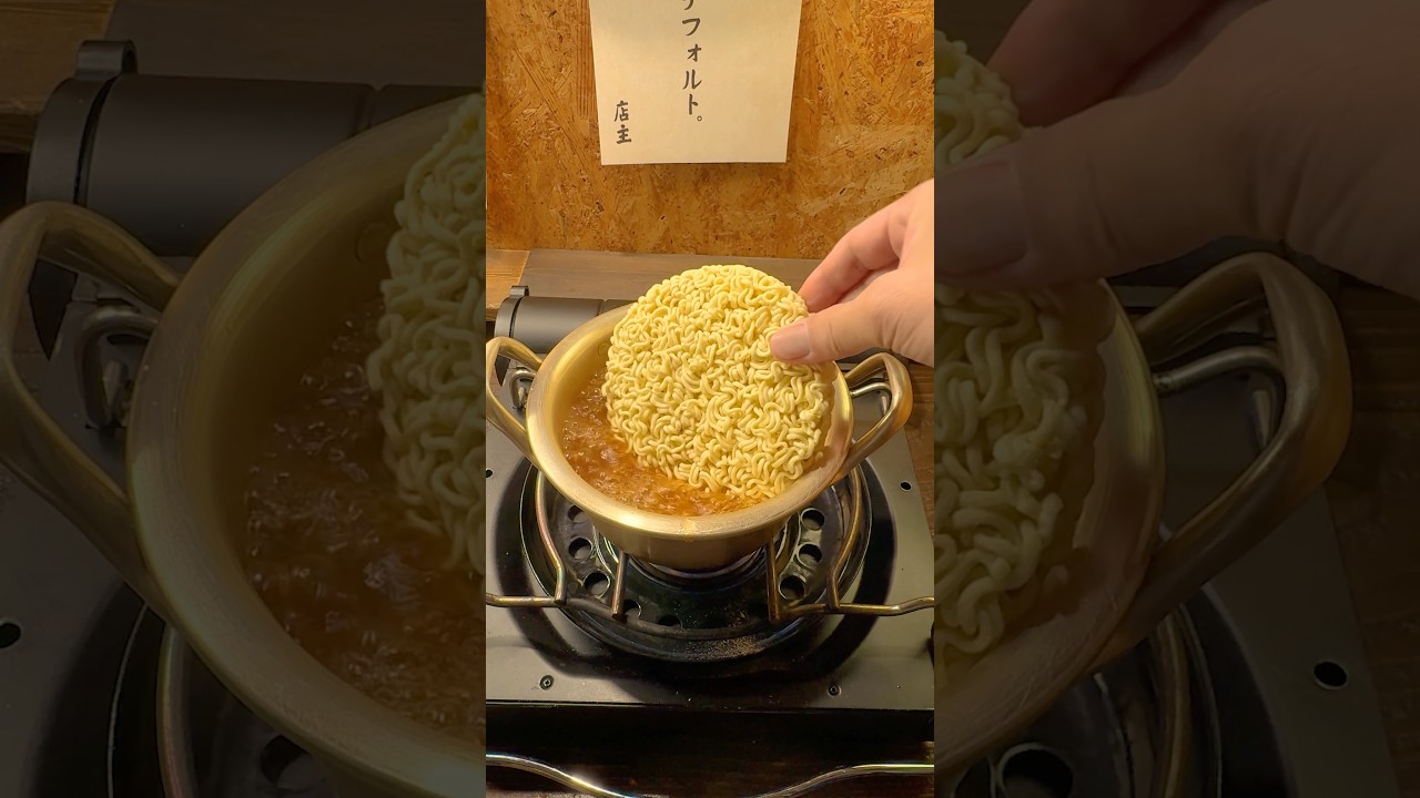 辛ラーメンが専用鍋にすっぽり。もう旨い予感がするだろ？