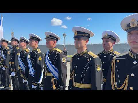 «Мурал Победы» появился на опоре Золотого моста во Владивостоке.