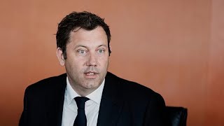 Spritpreise fallen, doch der Druck bleibt: Klingbeil beruft Krisengipfel ein