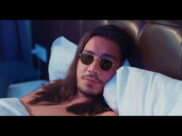 200 KM/H jetzt Video ansehen