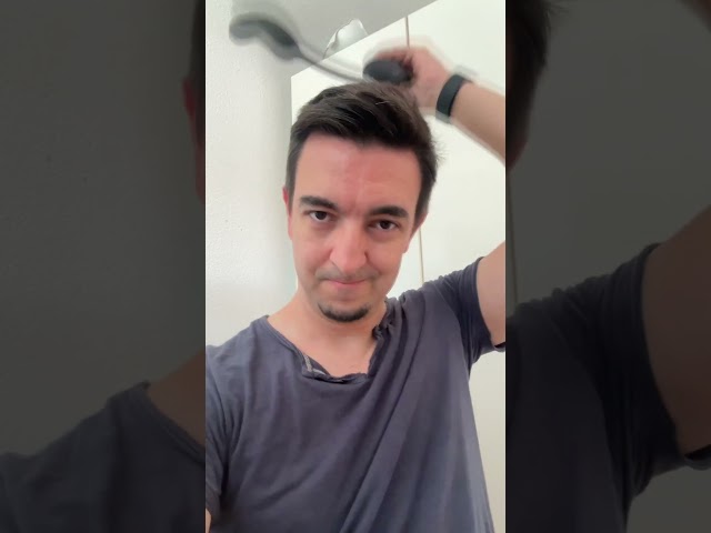 Video teaser for Sony BRAVIA Theatre U Test: André testet schultergetragene Kopfhörer für aktive Eltern