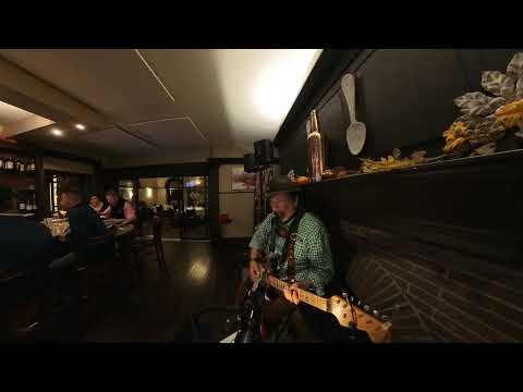 Kalifornia Karl sings Neil Diamond's Song Sung Blue Valley 1021