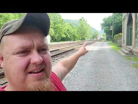 Walk around Thurmond WV -- CSX trains and New River Gorge National Park