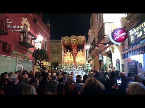 Petalada a la Amargura por calle Vicario