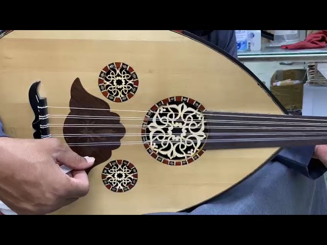 متوفر الحجز المسبق فقط عود موسيقي احترافي جميل نص لوكس صناعه مصريه لصناع العالمي