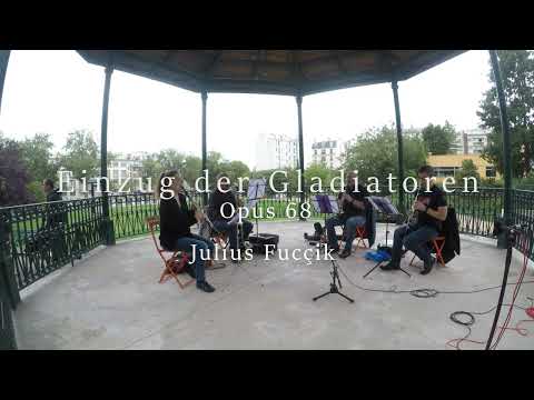 Paris Street Music Episode 11 : ProQuartet  A Clarinet Quartet Playing At A Music Kiosk