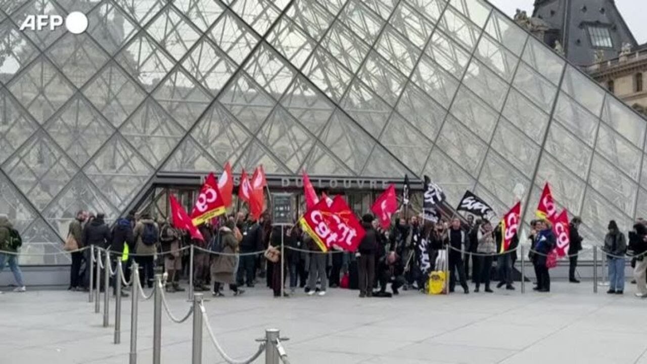Parigi, sindacati annunciano un'altra giornata di sciopero al Louvre