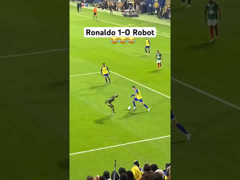 Ronaldo 1-0 Robot 😂😂