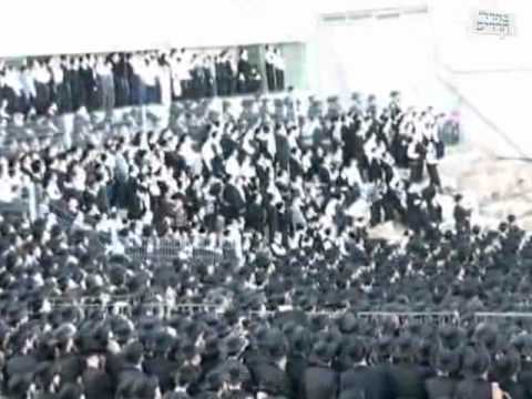 Chupa of einikel of the Gerer Rebbe Rosh Chodesh Kislev 5770