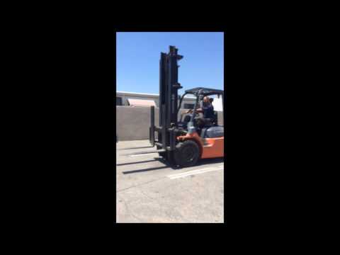 Lot #0102: 2006 Toyota 8,000 lb. Capacity Forklift