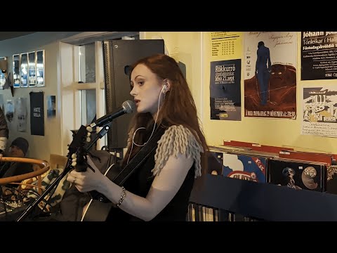 Elín Hall - As The World Falls Down (David Bowie) - Iceland Airwaves 2025 - 12 Tonar - 11-5-2025