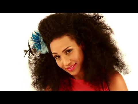 Aymée Nuviola - QUEDATE (Video Oficial)