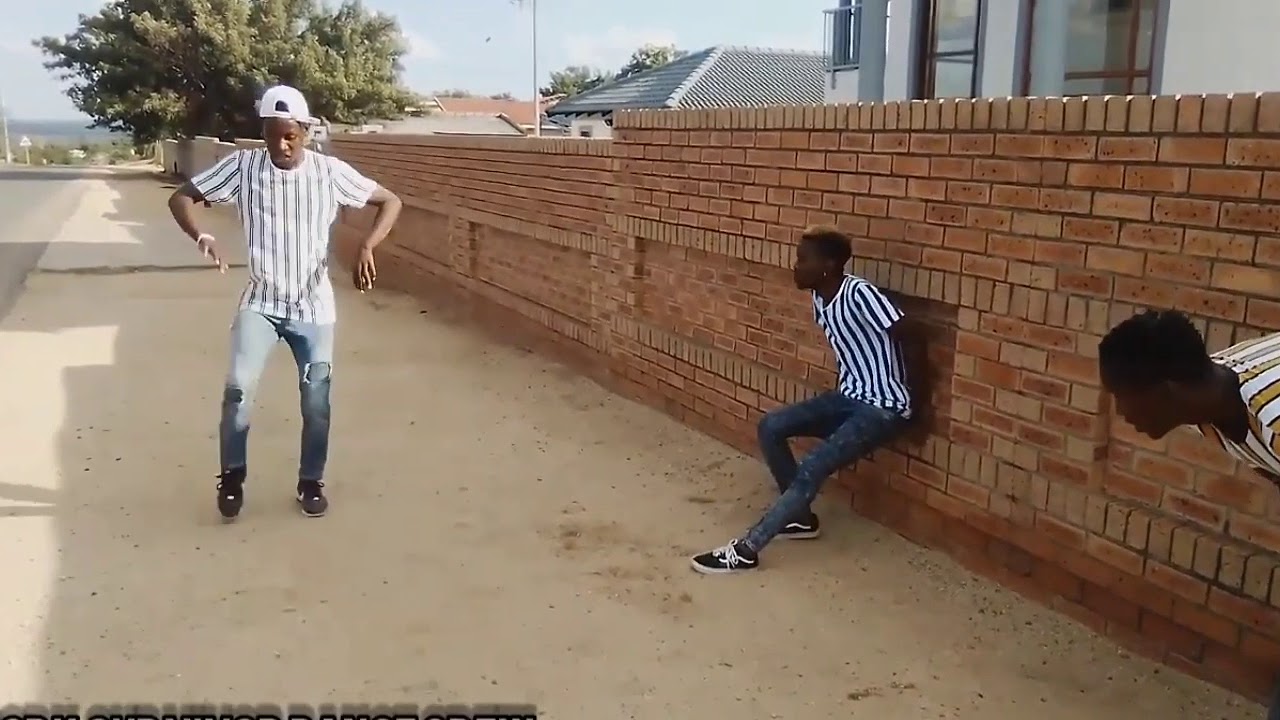 Mokhodzi ntshware kere ke tailwe - Ck the Dj , Pro the Dj and Dj Obi  (throwback hit)