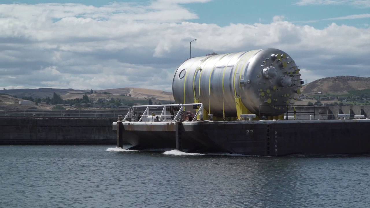 Hanford Vit Plant test vessel barged up Columbia River
