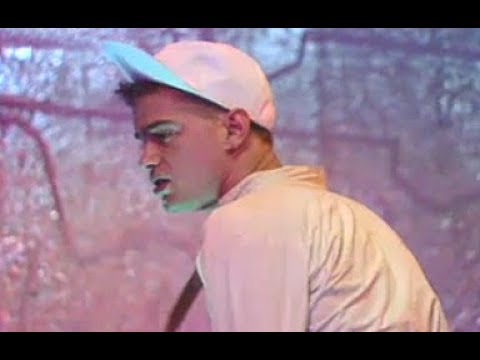 SANTIAGO AUSERÓN - Siempre seré un niño (La bola de cristal)