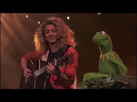 Kermit The Frog And Tori Kelly Sing Rainbow Connection
