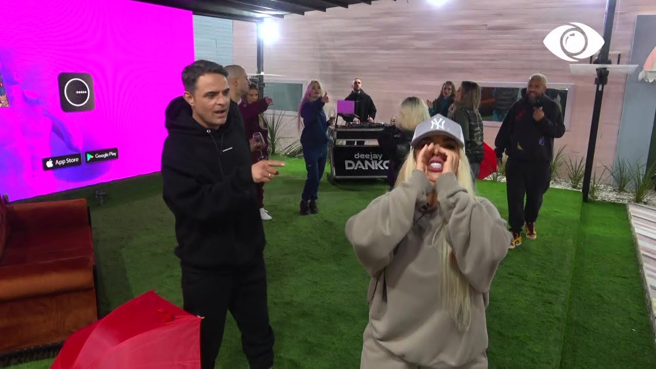 Banorët i urojnë gëzuar 25-vjetorin Top Albania Radios