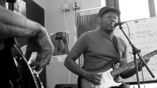 Robert Cray - "Great Big Old House" (live @WYCE)