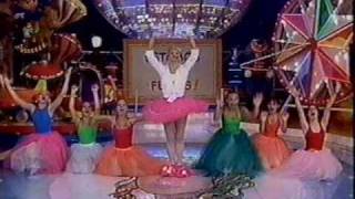 Xuxa cantando &quot;Brincar de Indio&quot; - Xuxa Park de férias 27/02/1999
