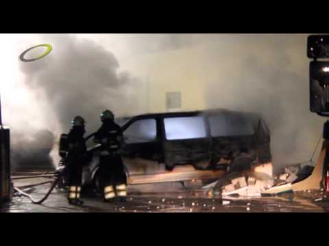 Nieuwsflits - 4 mei 2013: Plofkraak in Vinkeveen; veel schade aan winkelcentrum