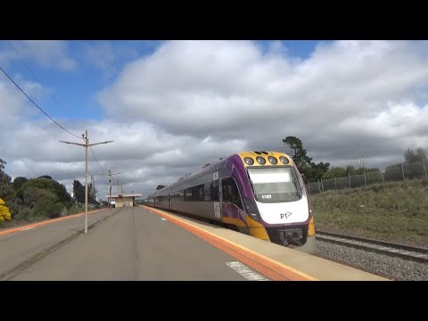 V/Line 3VL87 Passing Corio Station