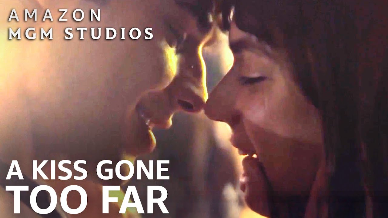 Miniature de la vidéo Kami and Tay’s Steamy Kiss Interrupted by Jealous Thiago du film Dis-le-moi tout bas