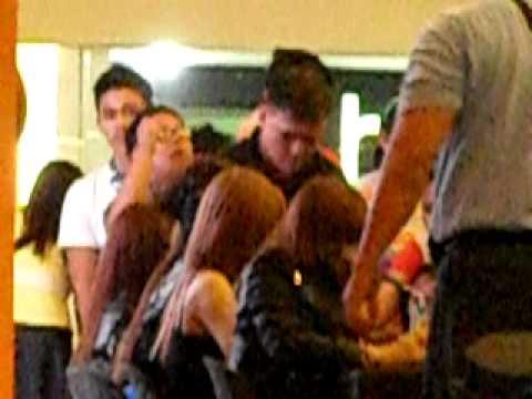 4minute *hyunah... & sohyun waving cheerfully part  2 autograph event  @ SM annex ph 100207