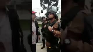 Juiz petista dando carteirada em policial!