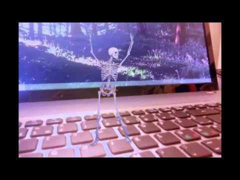 Täälä kummittelee