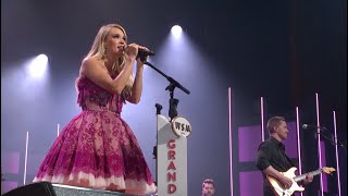 Carrie Underwood – Out Of That Truck (Live From The Opry)