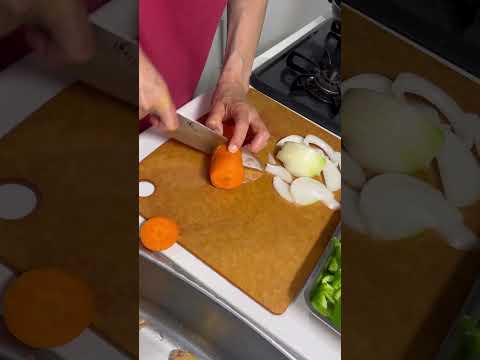 トマトと組み合わせる野菜は何ですか？そしてハーブの最高の仲間は？  庭園