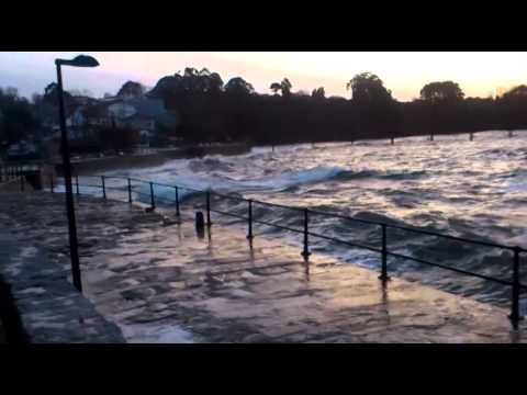 Porto de Santa Cruz, OLEIROS. Marea alta impetuosa @rochacarro