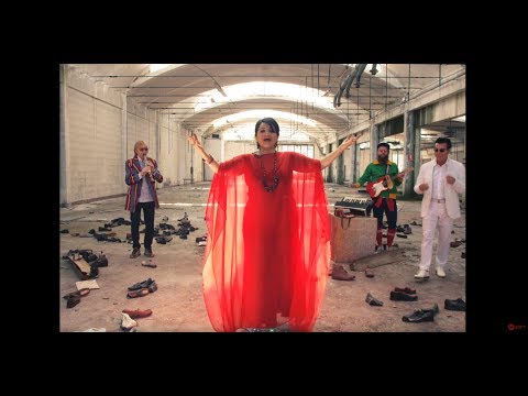 EXTRALISCIO - Scarpa grigia (videoclip)