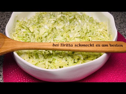 Krautsalat aus Spitzkohl nur Kneten und viel liebe mehr braucht ihr nicht .
