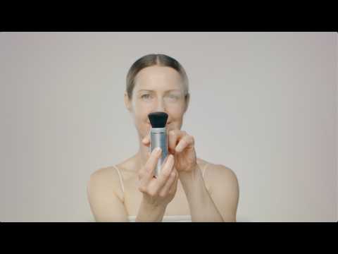 iS Clinical PerfecTint Powder SPF 40 Puder ochronny SPF 40 w pędzlu - kolor Kremowy 2 x 3,5 g - VIDEO