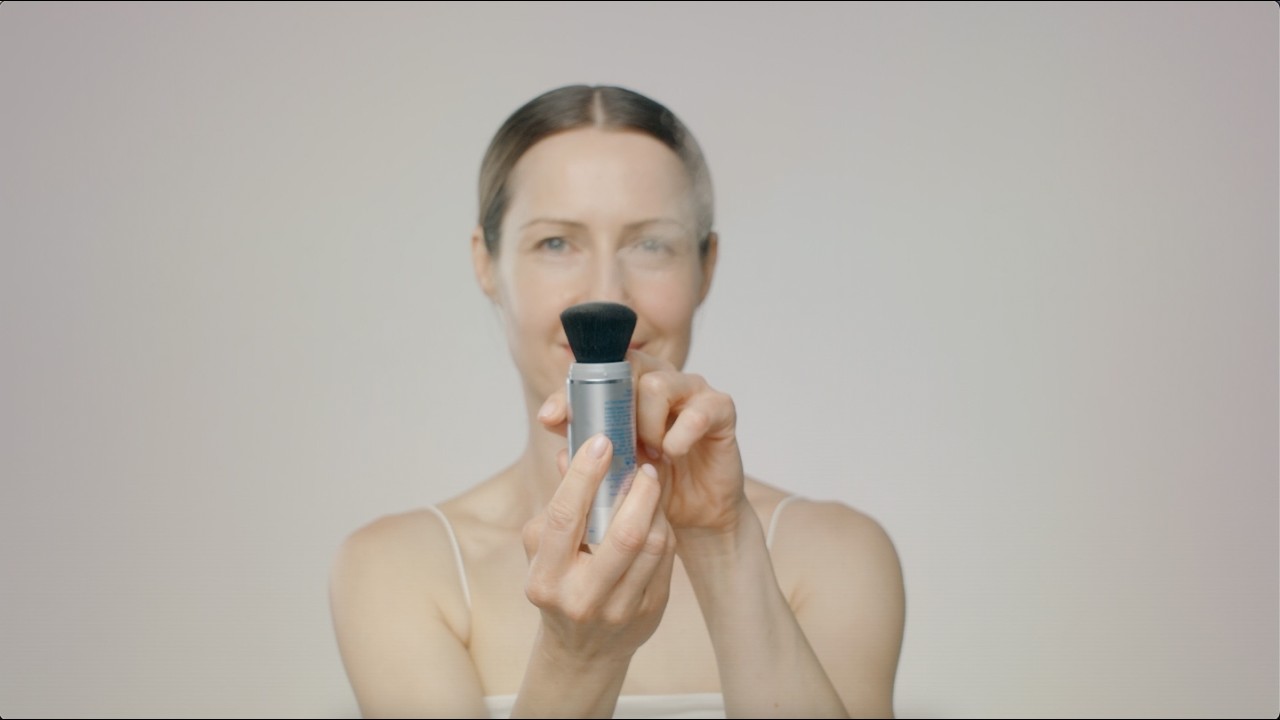 iS Clinical PerfecTint Powder SPF 40 Puder ochronny SPF 40 w pędzlu - kolor Brąz 2 x 3,5 g - VIDEO