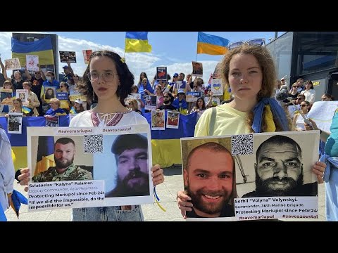 Ein Glas Wasser am Tag für Kämpfer in Mariupol: Solidaritätsproteste in Prag und Istanbul