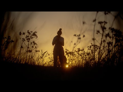 LA YOUNG - Mamá (Vídeoclip oficial)