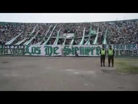 "Dale dale O... Queremos la Copa..." Barra: Los de Siempre &bull; Club: Oriente Petrolero