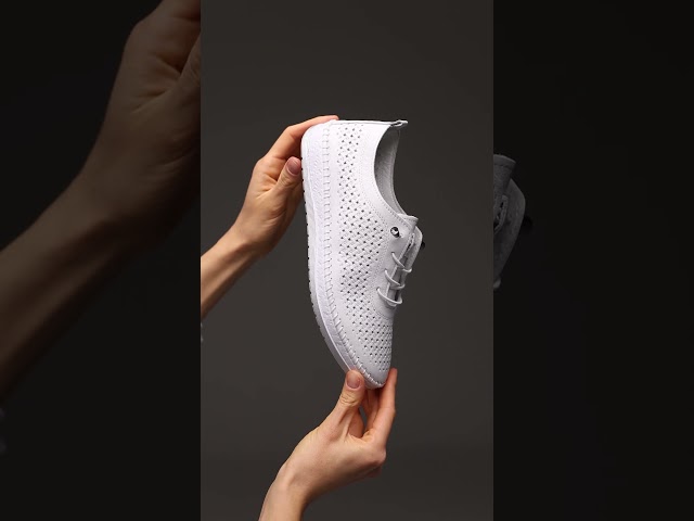 Чоботи жіночі шкіряні байка хутро 592641 Чорний Кеди жіночі шкіряні перфорація 591464 Білі