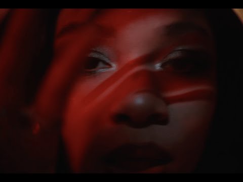 Wolftyla - In The Middle (Official Music Video)