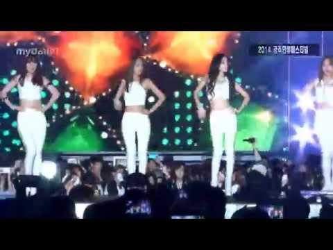 KARA's Youngji and 4minute's Jihyun fell on stage during performance